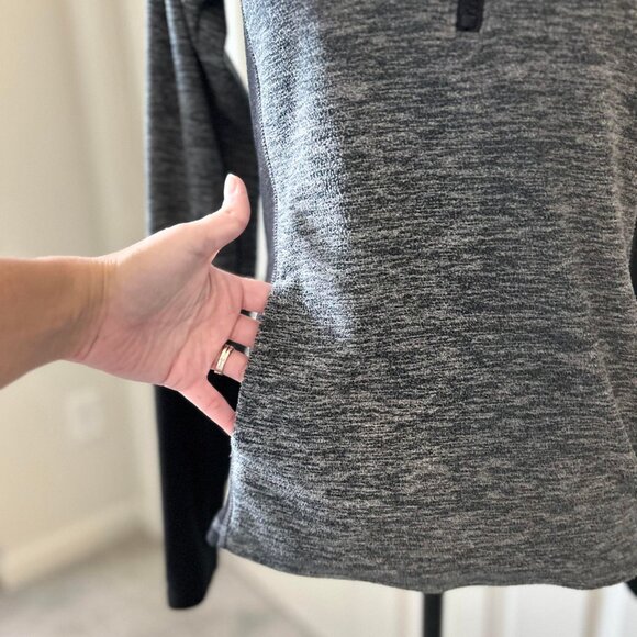 Women's Long-Sleeve Form-Fitting Athletic Top with Half Zip on the Front - Picture 7 of 8